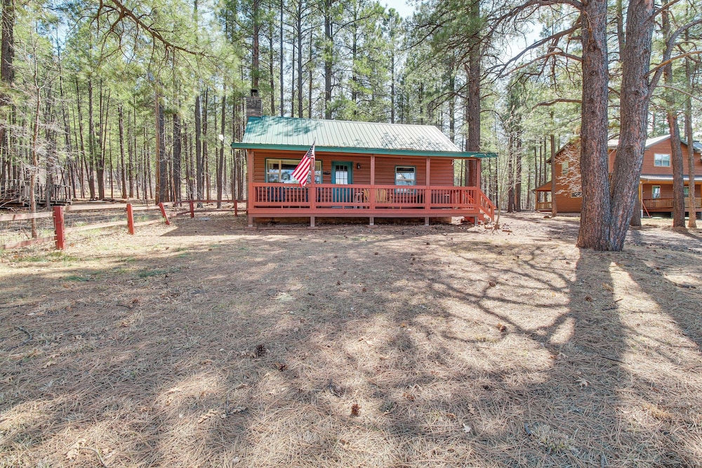 Near Hiking & Golfing: Cabin + Casita in Pinetop!