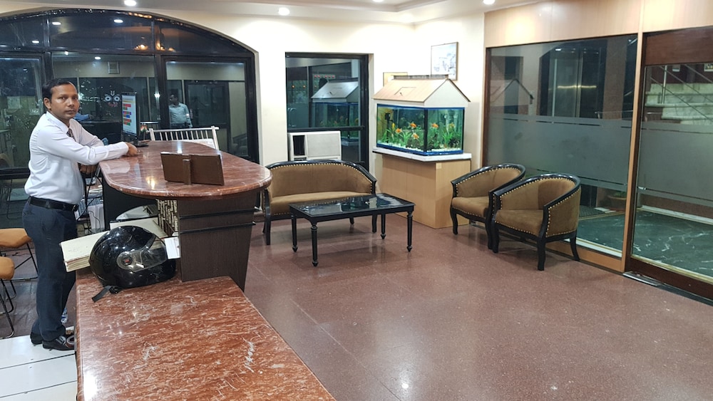 Lobby & Reception