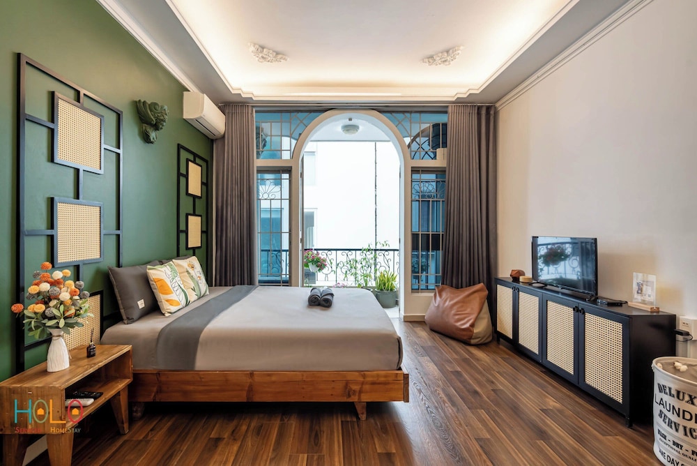 New HoLo Le Thanh Ton SaiGon