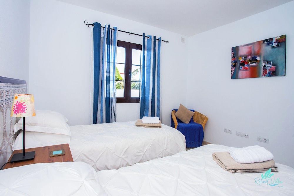 3 Bed Villa - Pool, Terrace, Bbq, Near Beach