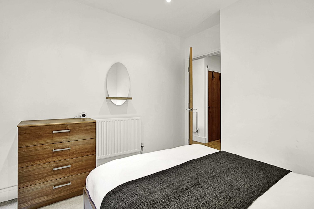 Urban Retreat: Stylish 1-bed Bliss