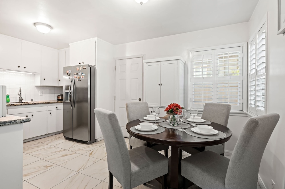 Cozy Pasadena Home Steps From Rose Bowl w Parking