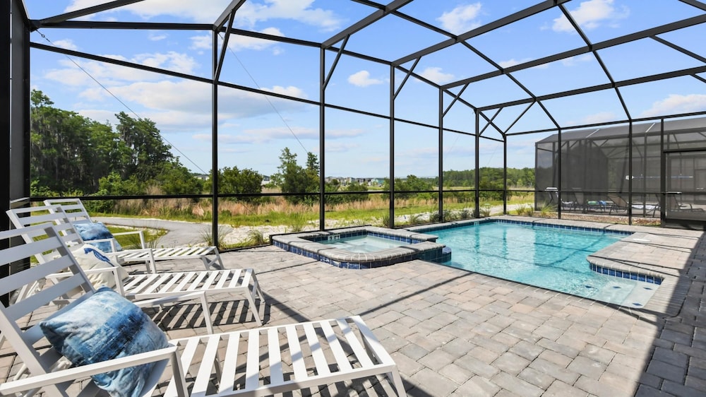 Lakeview Storey Lake 10br Villa Pool SPA Game view 2