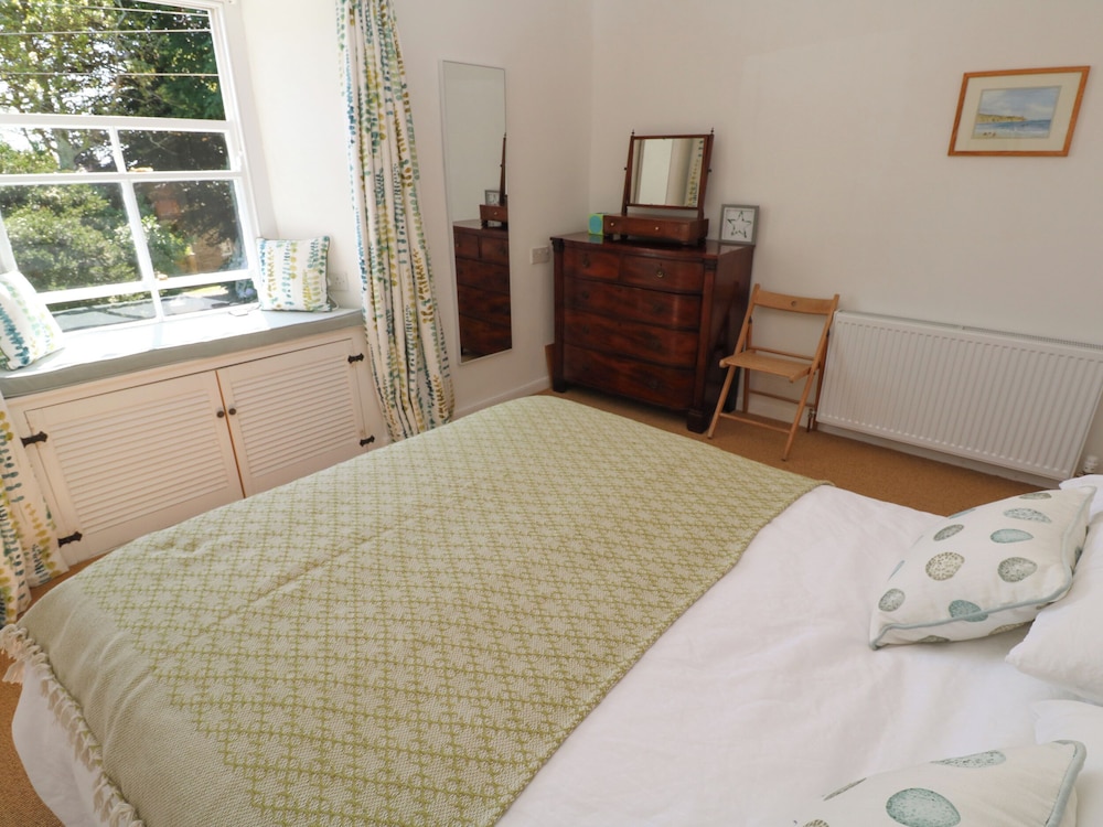 6 Bellair Road