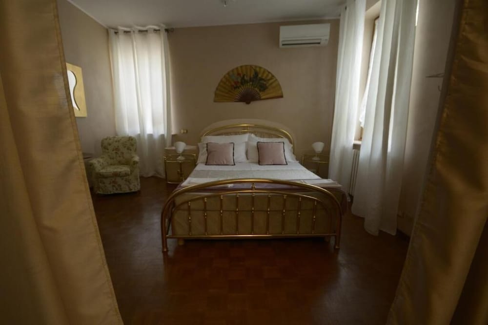 Villa Marisa bed breakfast and books