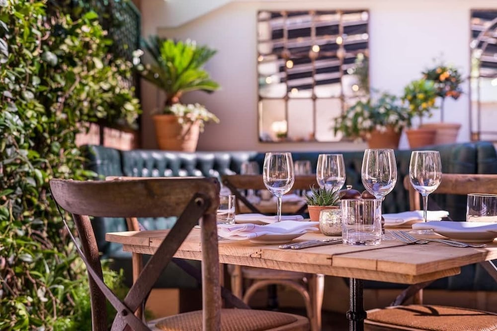 restaurant