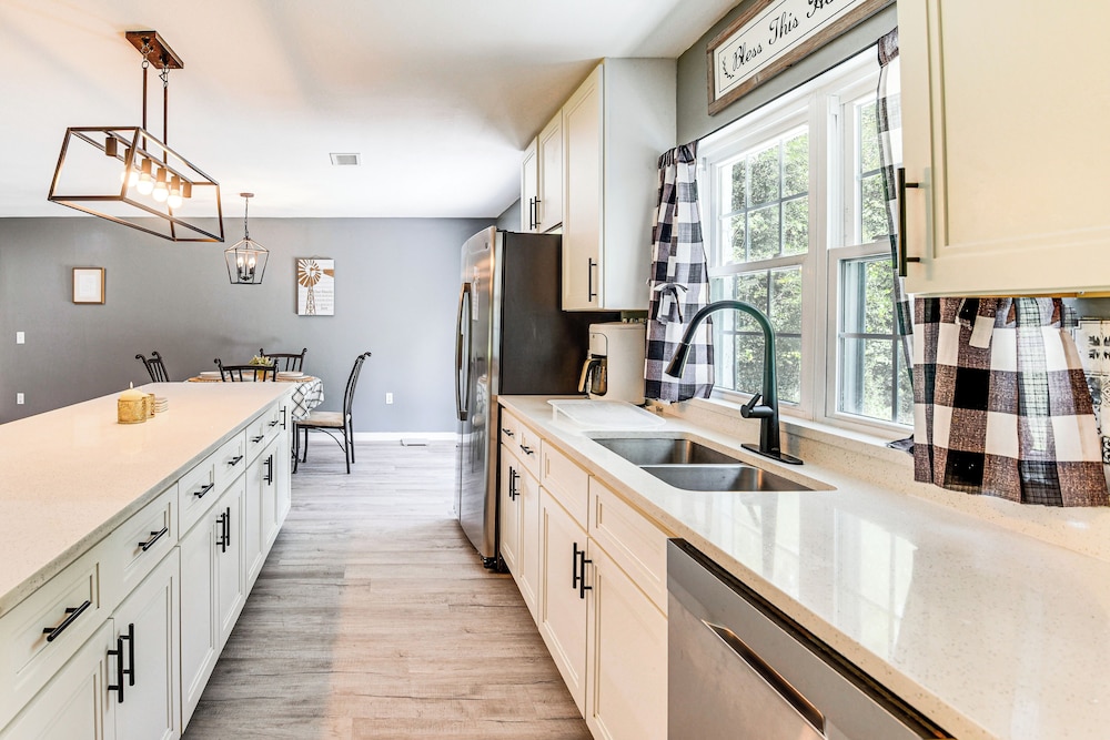 Hike, Fish & Explore: Retreat in Silver Springs!