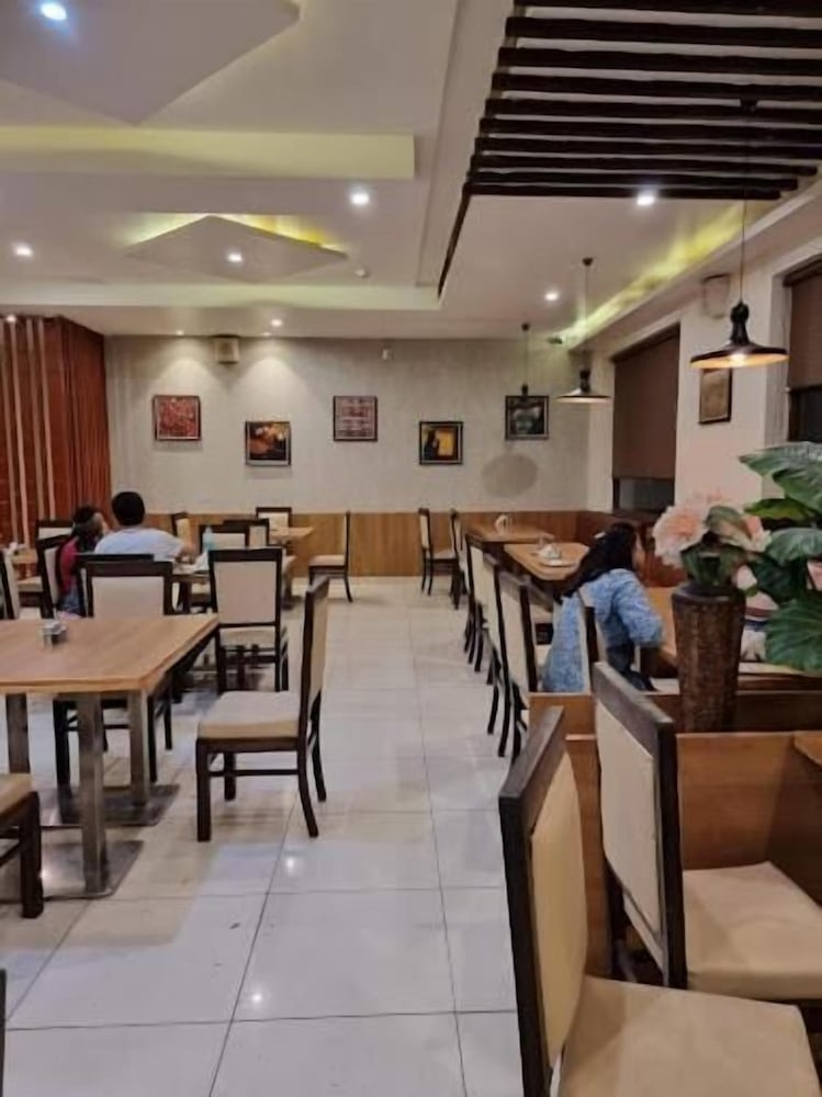 Hotel President Chintpurni