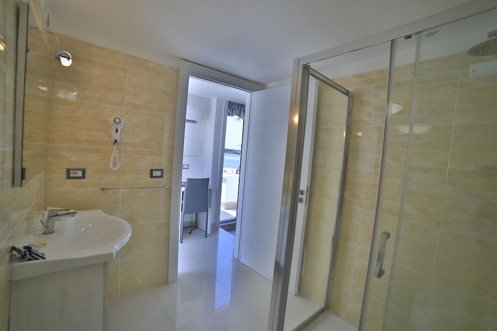 Riviera Luxury Rooms