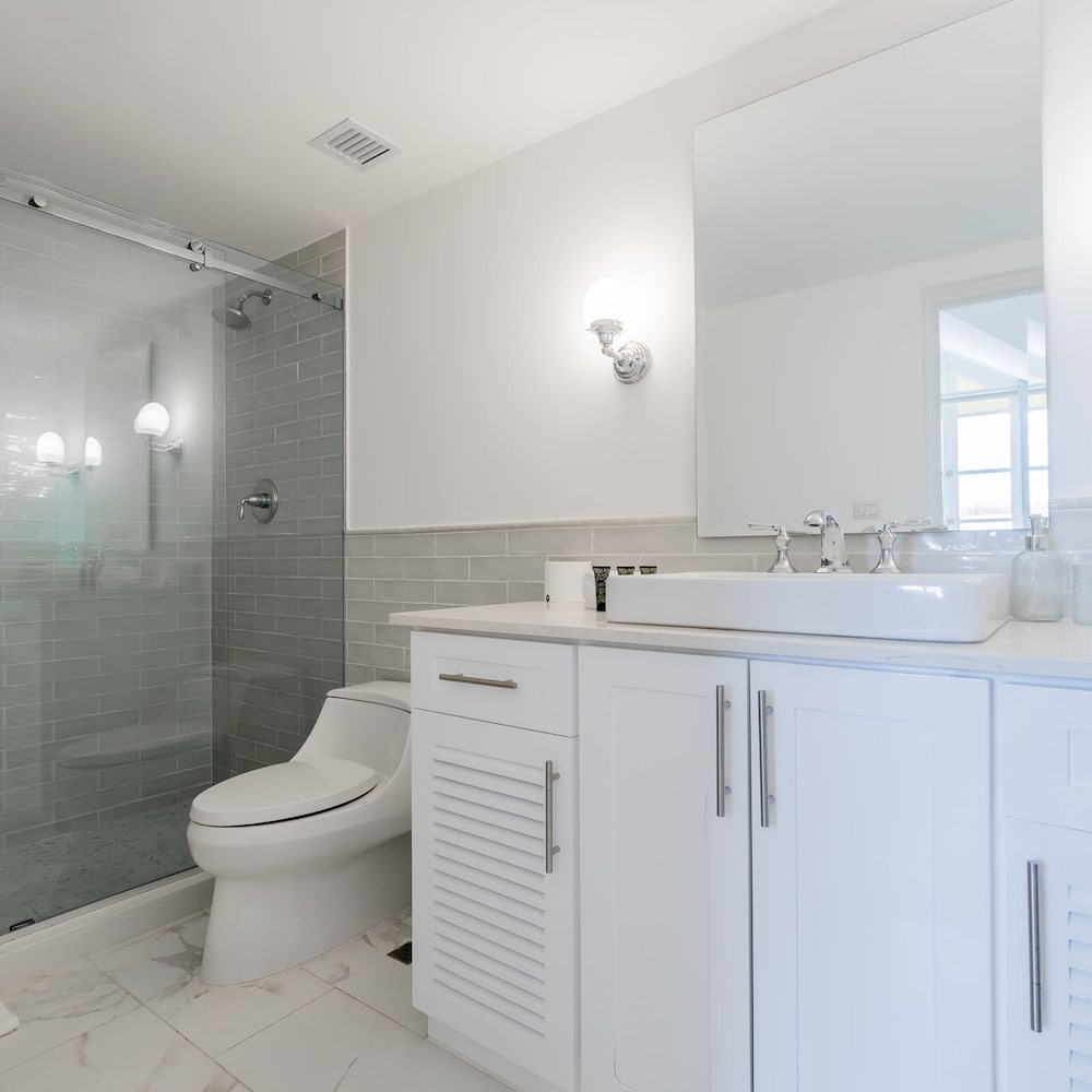 w Elegant 3BR With Modern Terrace in Panama