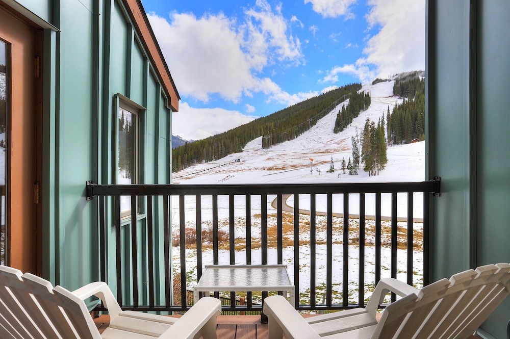 Pet Friendly Ski-In Ski-Out Right By The Lift and Golf Course - FP310 by Redawning