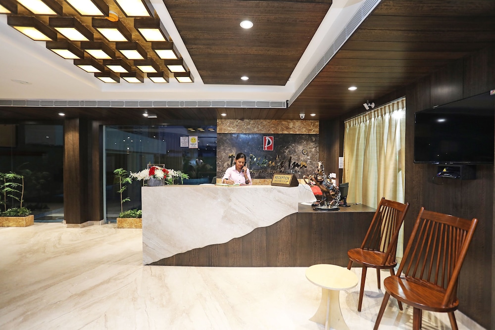 OYO 28757 Pikus Inn view 3