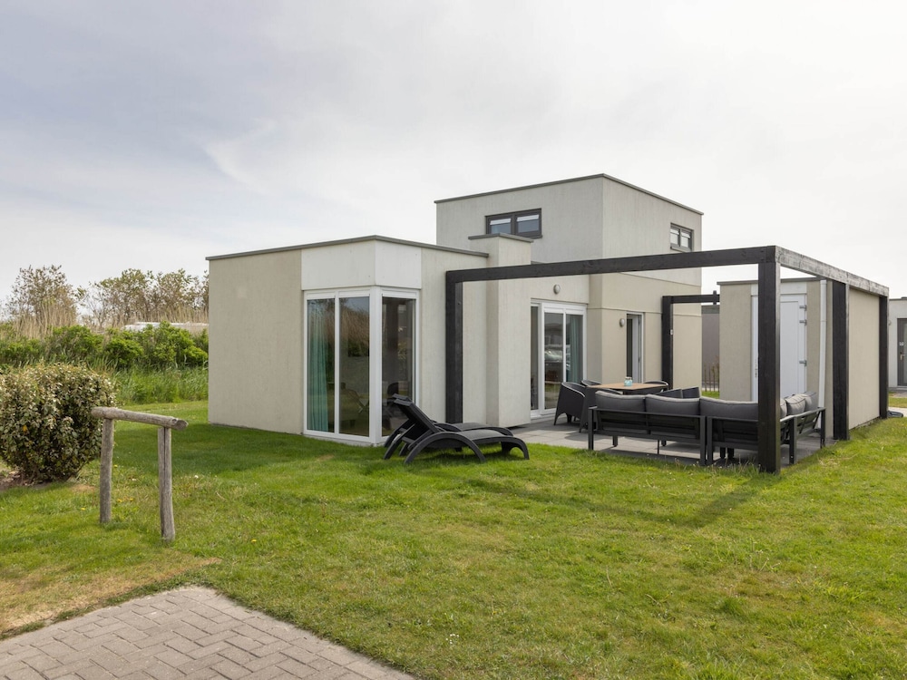 Modern Lodge With two Bathrooms, Near the Beach