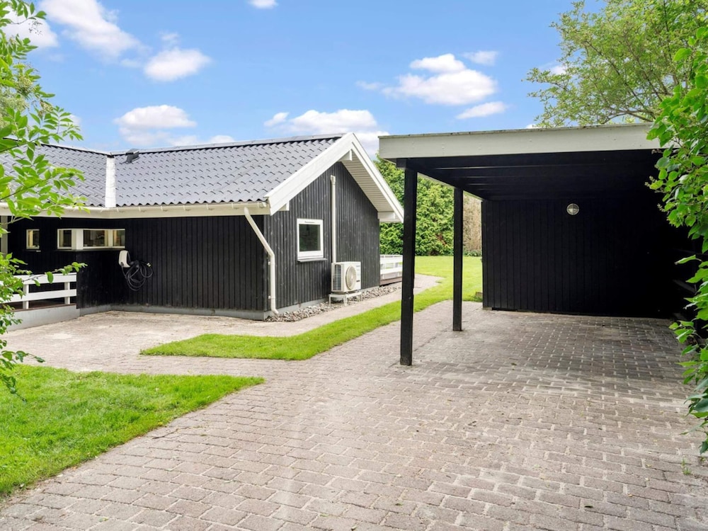 5 Star Holiday Home in Dronningmolle