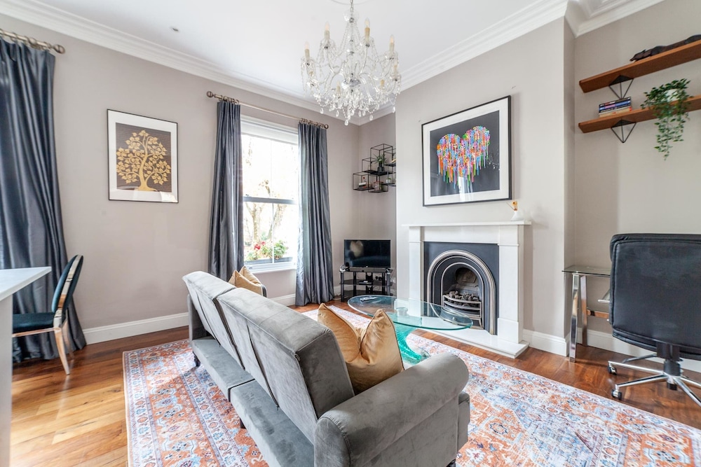 Elegant Chelsea Hideaway