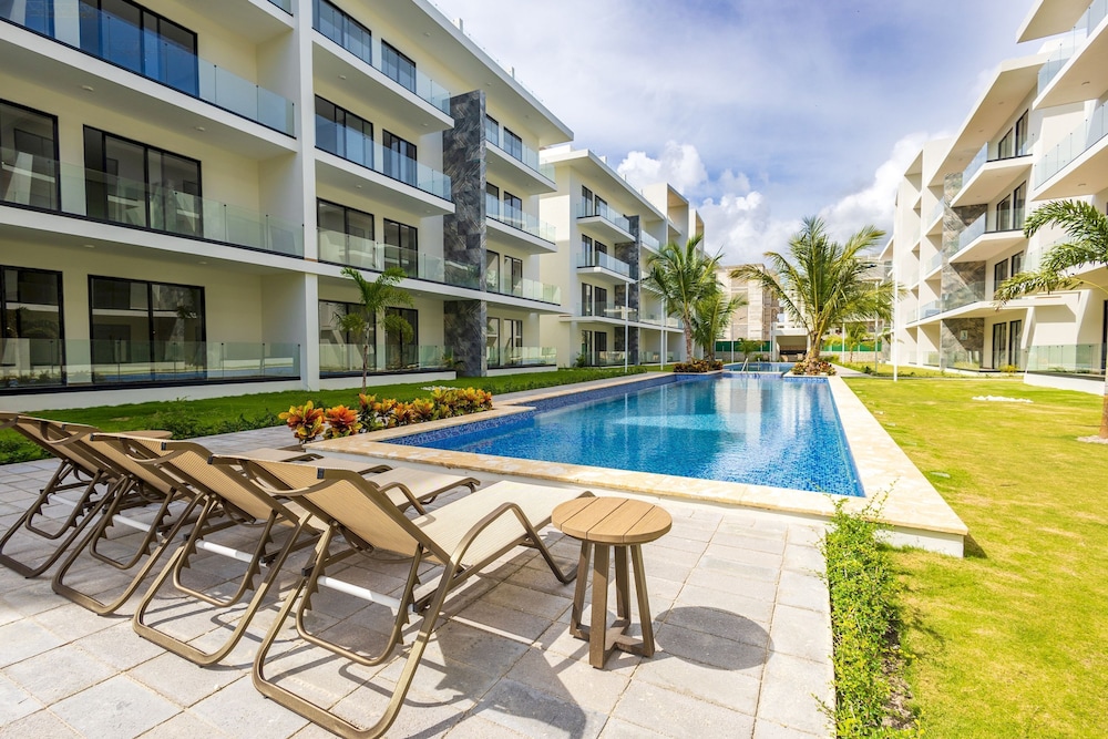 2BR Oasis in Eden Tropical - BBQ Pool Near Beach