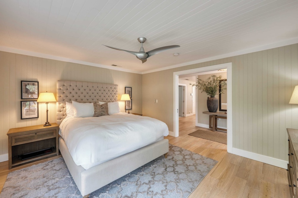 Chic Sonoma Oasis w/ Pool, Bocce, Hot Tub + Minutes to Downtown