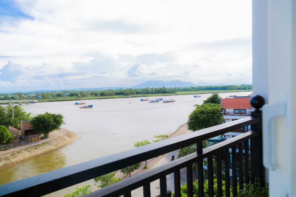 Royal Riverside Hoi An Hotel