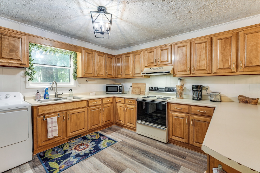 Hiwassee River Gem w/ Huge Decks: Great for Groups