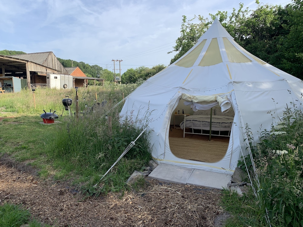 Loughborough Vacations - Stunning 1-bed Star Gazing Bell Tent Loughborough - Property Image 8