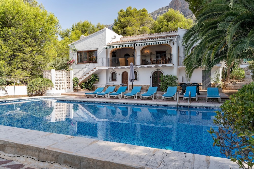 Villa Rosa in Javea With 4 Bedrooms and 3 Bathrooms