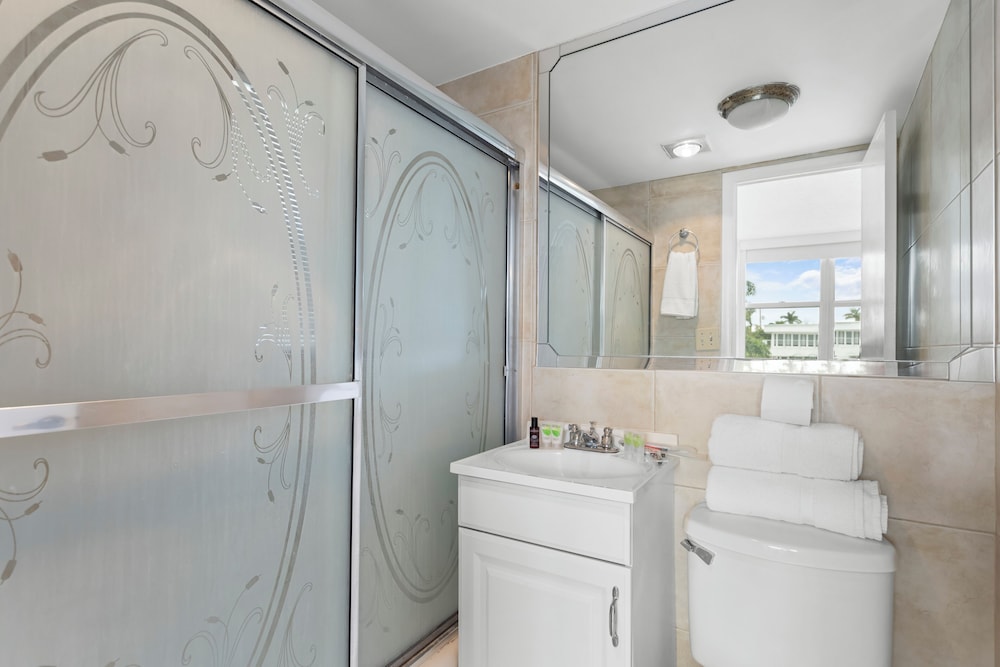 Bay Harbor Sunset Apt 2C