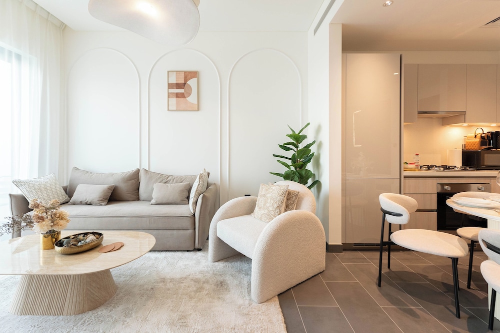 Chic 1BR Apartment - The Crest Dubai
