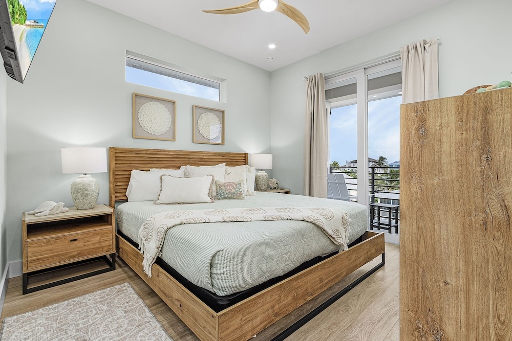 141 Brand New Luxury 6br/6ba Build W/ Heated Pool! 6 Bedroom Home
