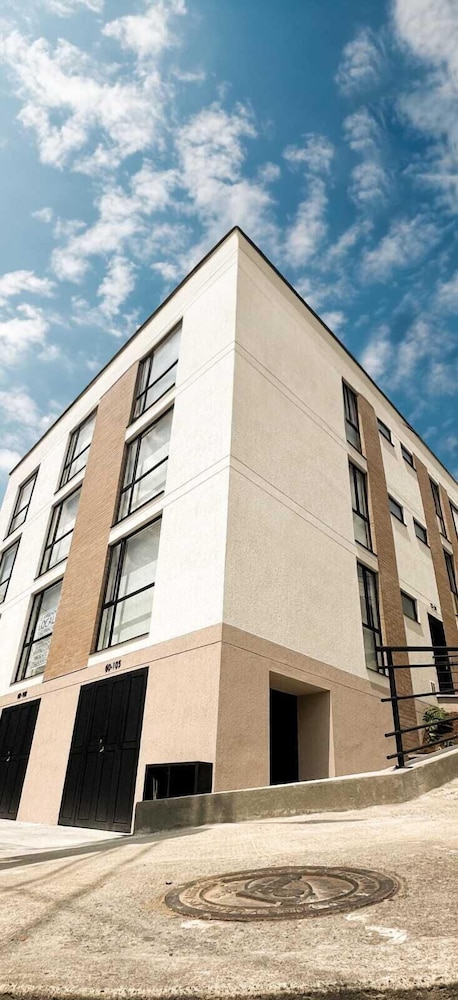 Hotel Estar Apartaestudios - Image 1