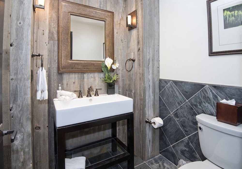 Contemporary 3 Bedroom Ski In, Ski Out Condo in the Heart of Beaver Creek Village