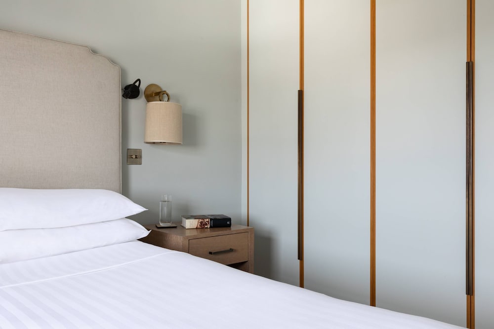Cornwall Gardens Xxiii by Onefinestay