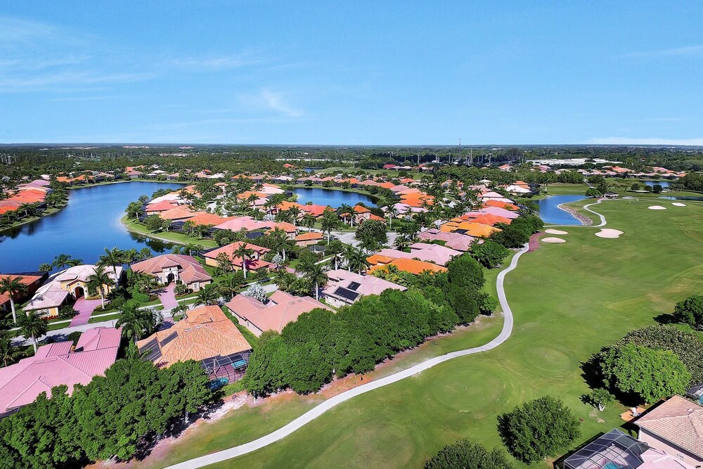 MAJ8978 4 Bedroom Holiday Home by Marco Naples Vacation Homes