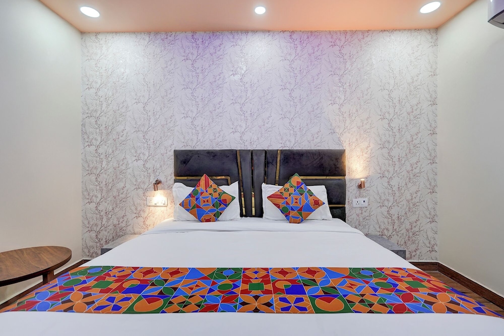 Fabhotel Raas Plaza