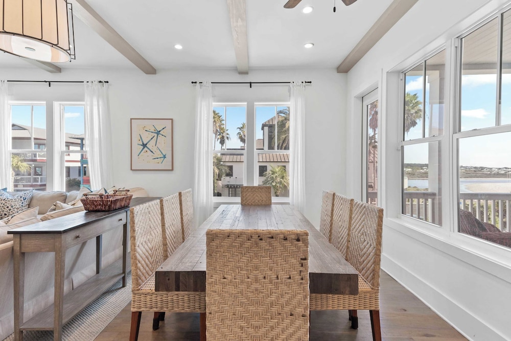 Grayt Digs by Avantstay Next to Beach, Oceanview