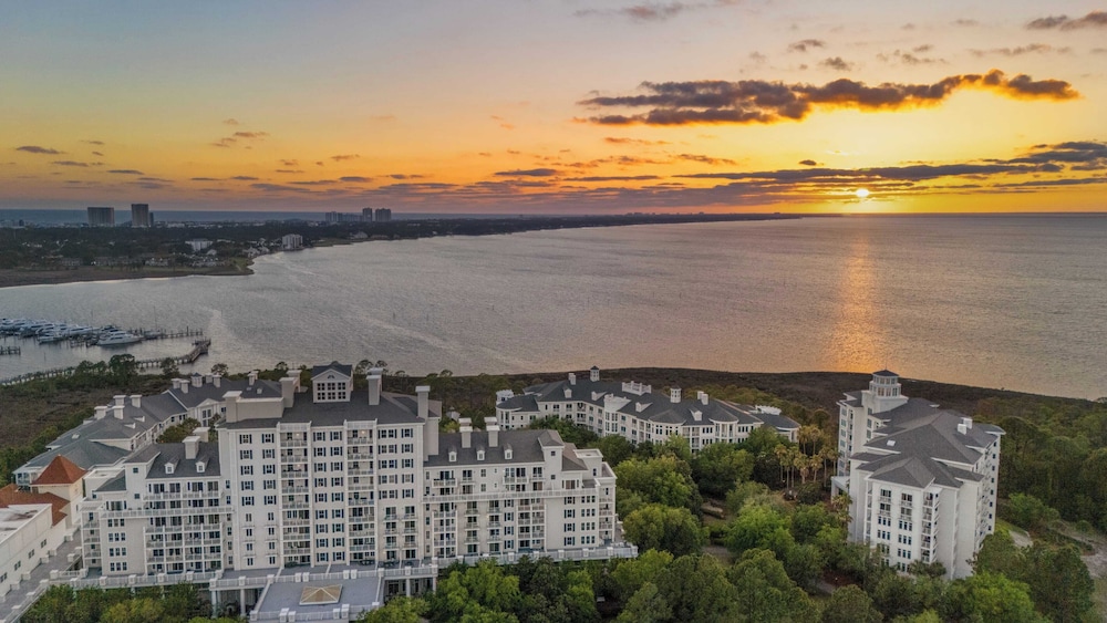 2 Resort Studios by Avantstay Sleeps 8, Pool, Shuttle, Tennis, Near Baytowne & Beach