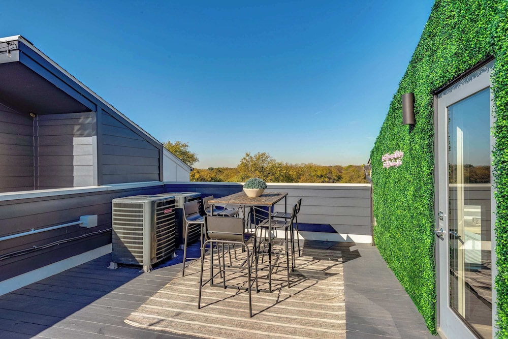 Rooftop Views Ping Pong Lounge Near Downtown Nashville