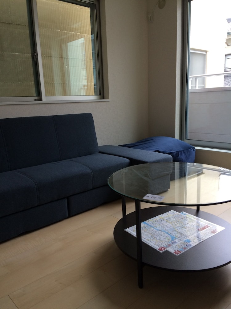 Kasai Guest House, 4min to Kasai Sta, Direct buses to Airport & Disney