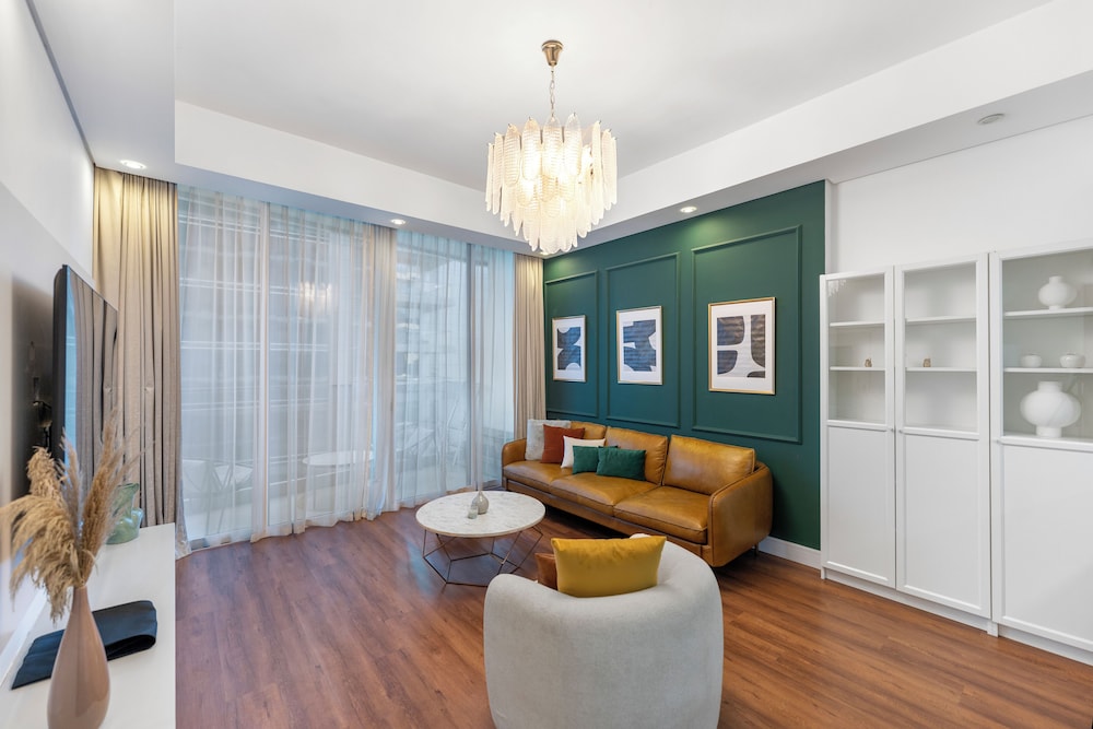 Chic 1BR Canal View at Waves Tower