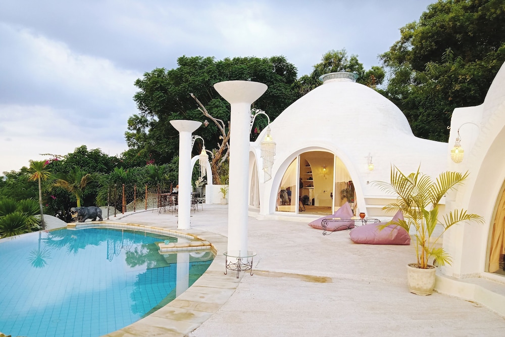 VistaMonti Private Villas