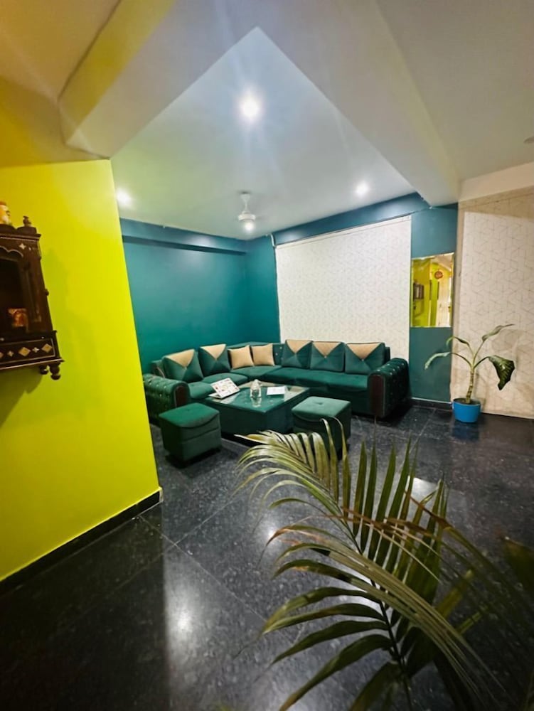 V Rooms