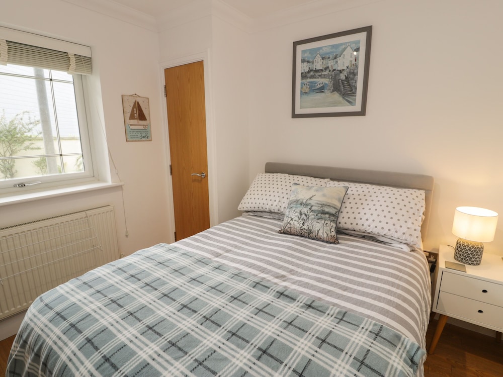 Apartment 6