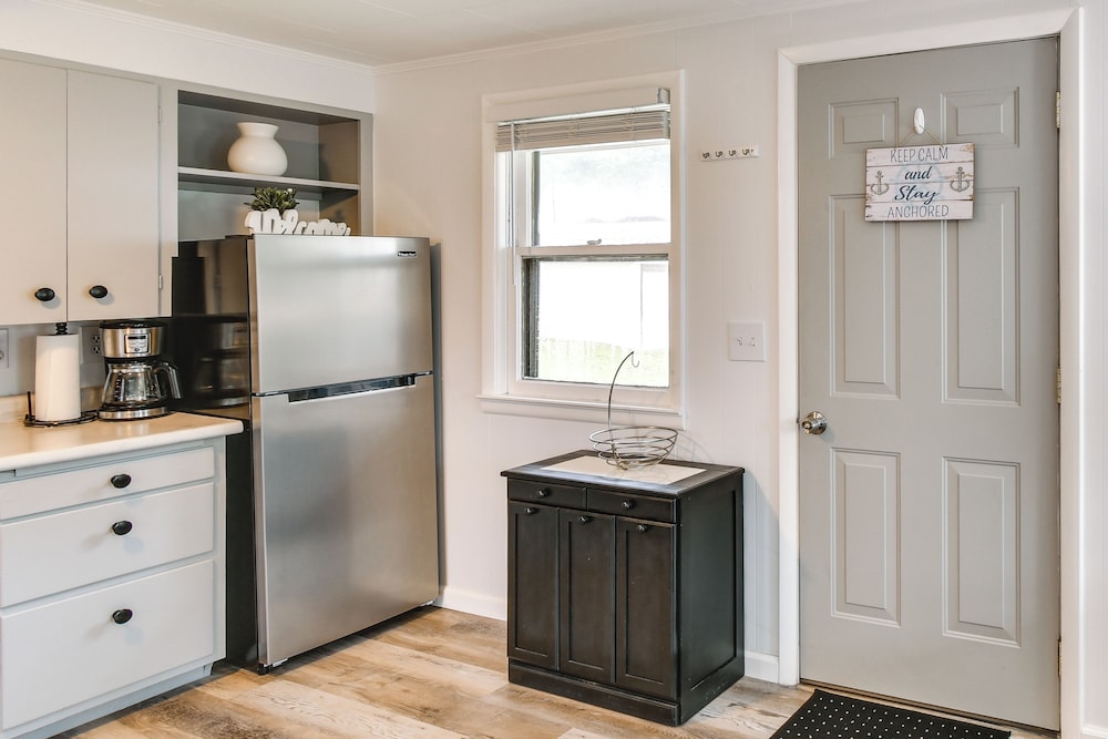 Steps to Water + Boating: Houghton Lake Retreat