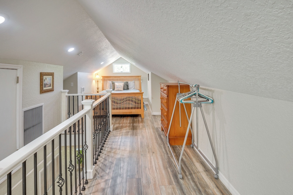 2 Blocks to Canal St: New Smyrna Beach Home