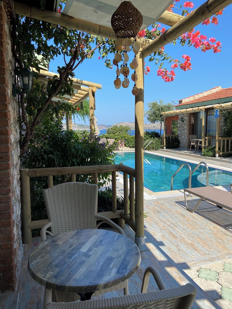 SUNA HOUSE