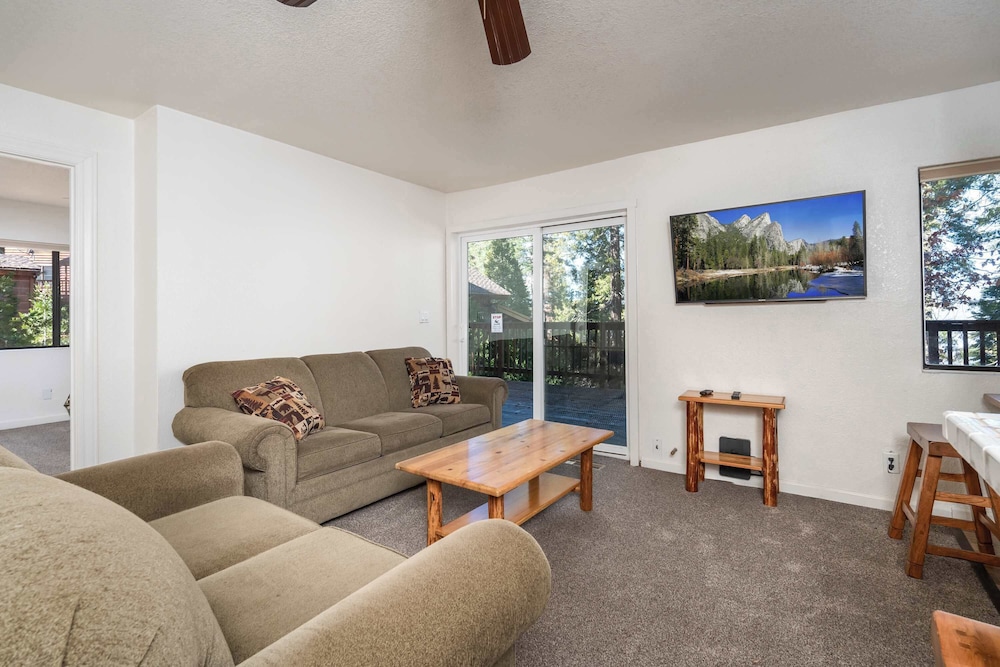 Yosemite Aviary and Quail Within Yosemite - 2 Separate Units, Up To 14 Guests!
