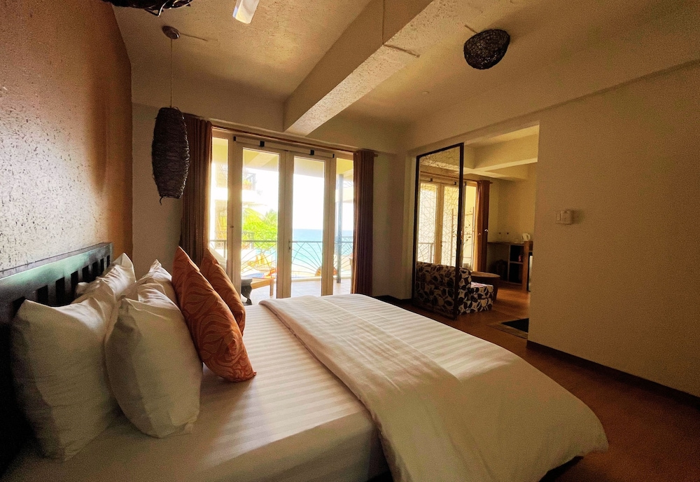 Sunset at Aninuan Beach Resort