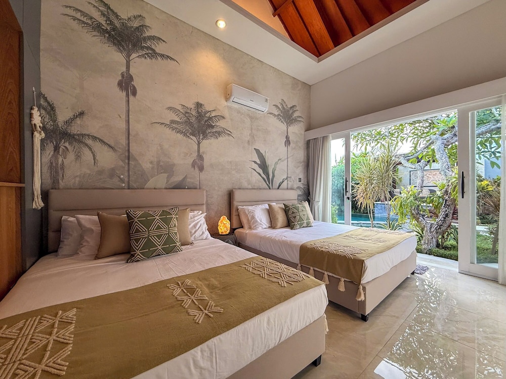 Villa St Calyx by DVH Luxe Retreats 3BR