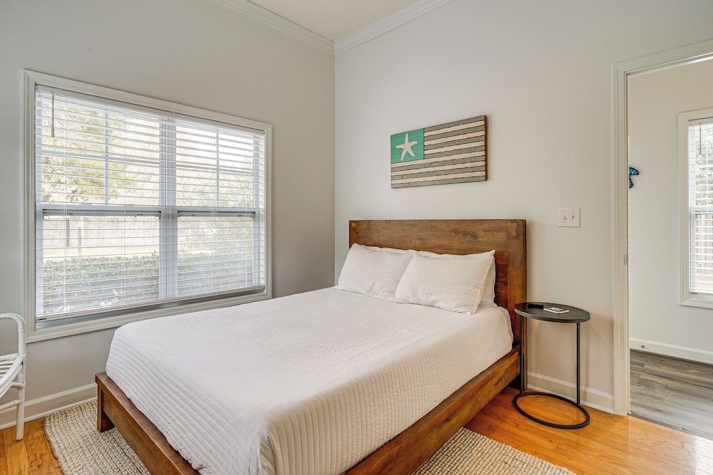 4 Mi to Ocean: Modern Townhome in Wilmington!