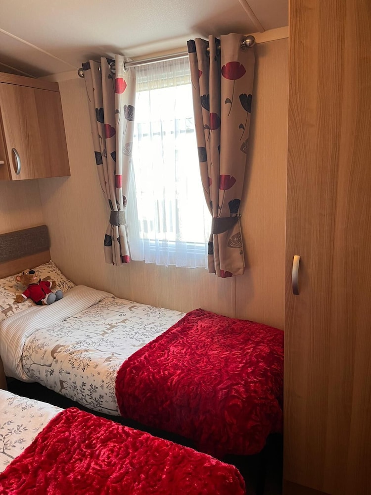 Prestige pet Friendly Caravan on Butlins, Skegness view 3