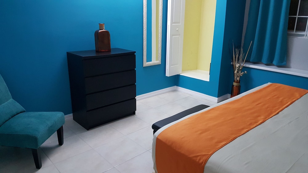 New Kingston Guest Apartment at Donhead